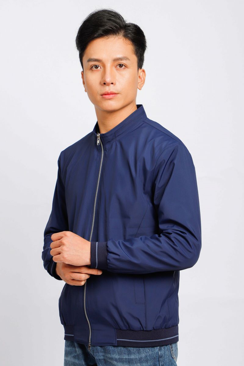 Áo jacket nam bonding cổ trụ Novelty xanh đen 2203052