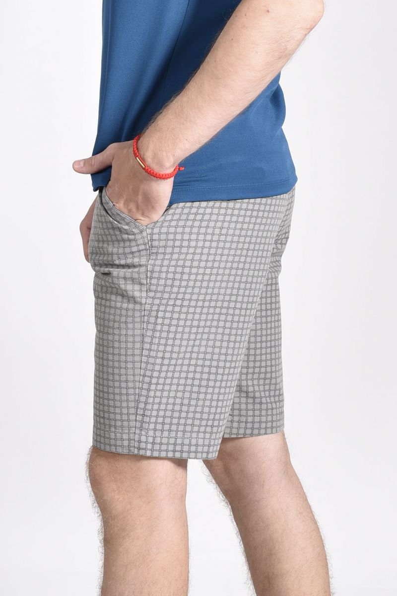 Quần short khaki nam Novelty họa tiết caro màu xám nhạt 1811820