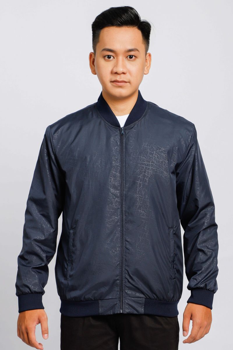 Áo Jacket 2 lớp Novelty cổ bomber họa tiết in chìm màu xanh đen NJKMMDMPLR2203372