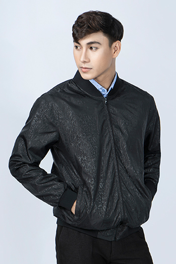 Áo jacket bomber 2 lớp nam Novelty màu đen họa tiết chìm NJKMHTMPLR1906362