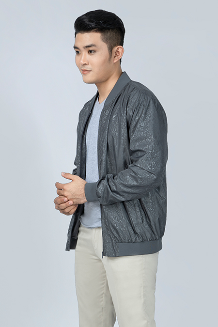 Áo khoác kaki kiểu dáng Bomber nam NOVELTY in họa tiết NJKMHTMPLR1906382