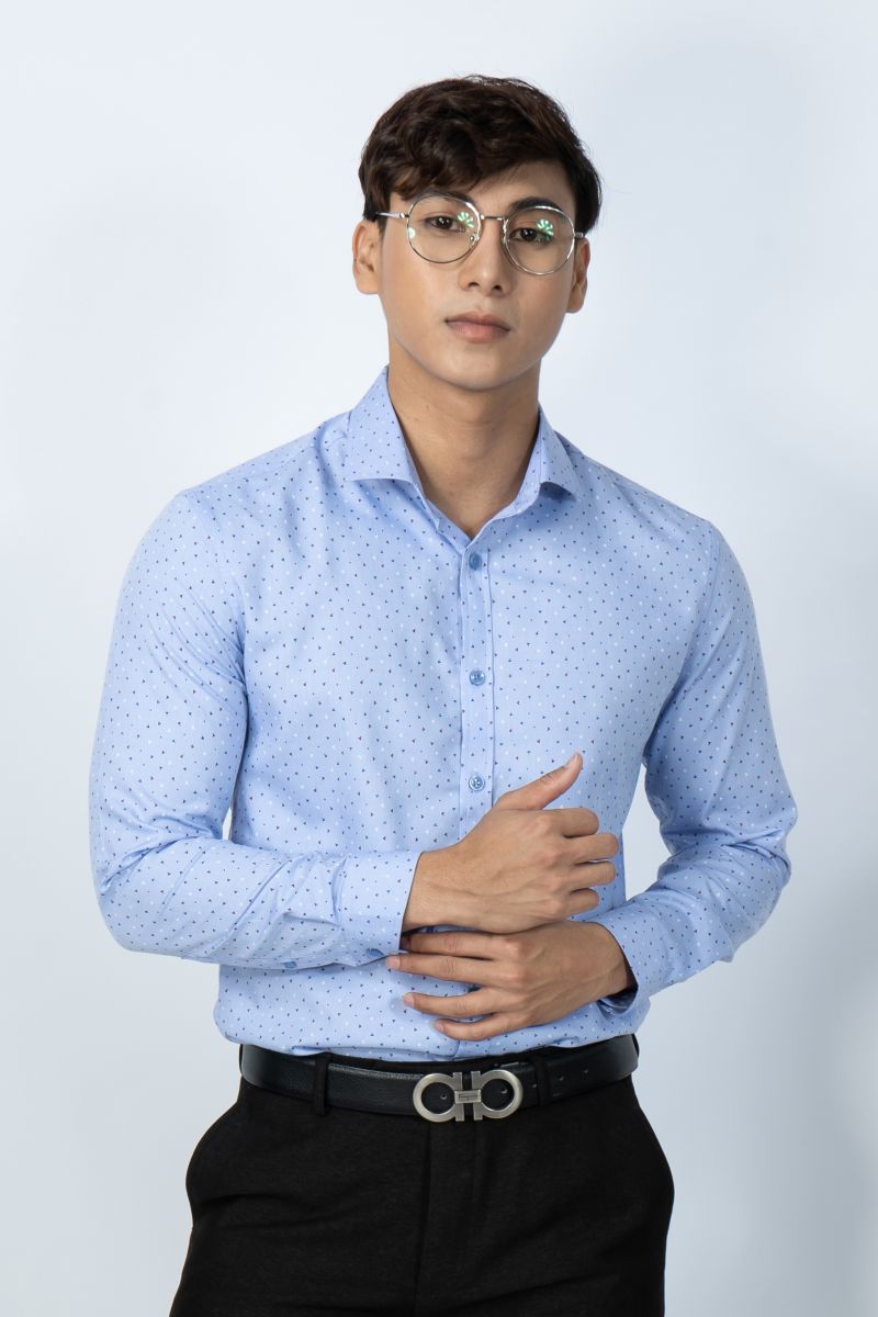 Áo sơ mi dài tay xanh nhạt họa tiết tam giác NSMMINMSCR190895D